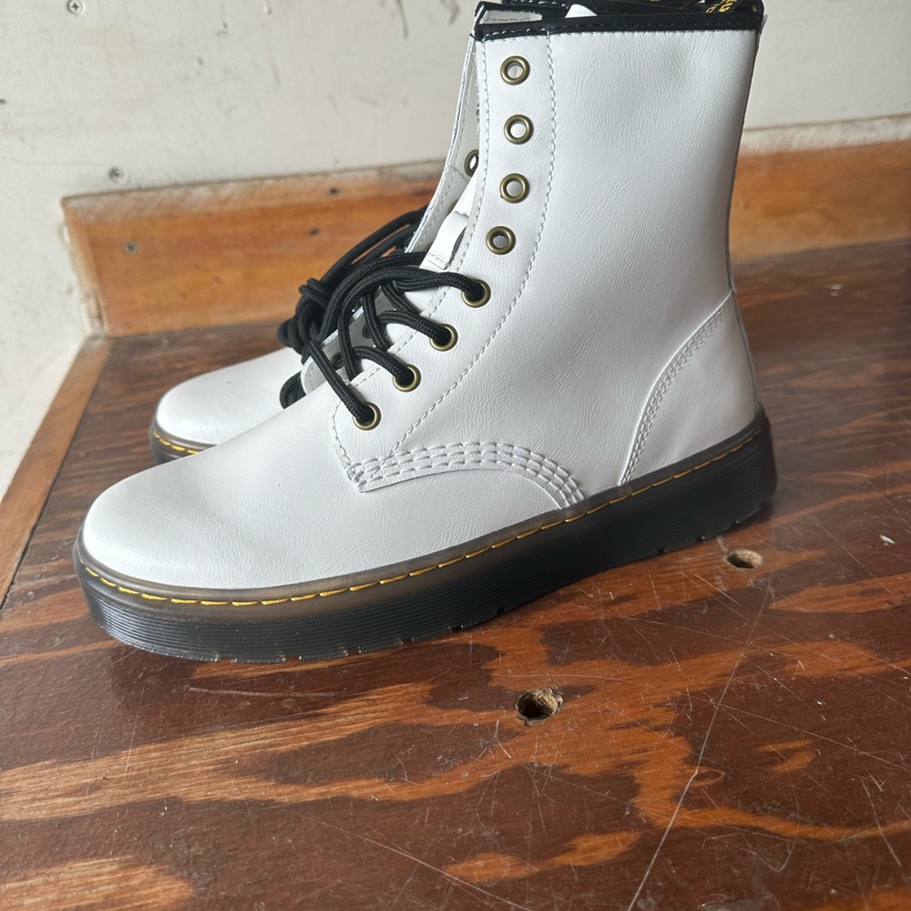 Dr Martens Airwair Zavala Smooth Leather White Boots
